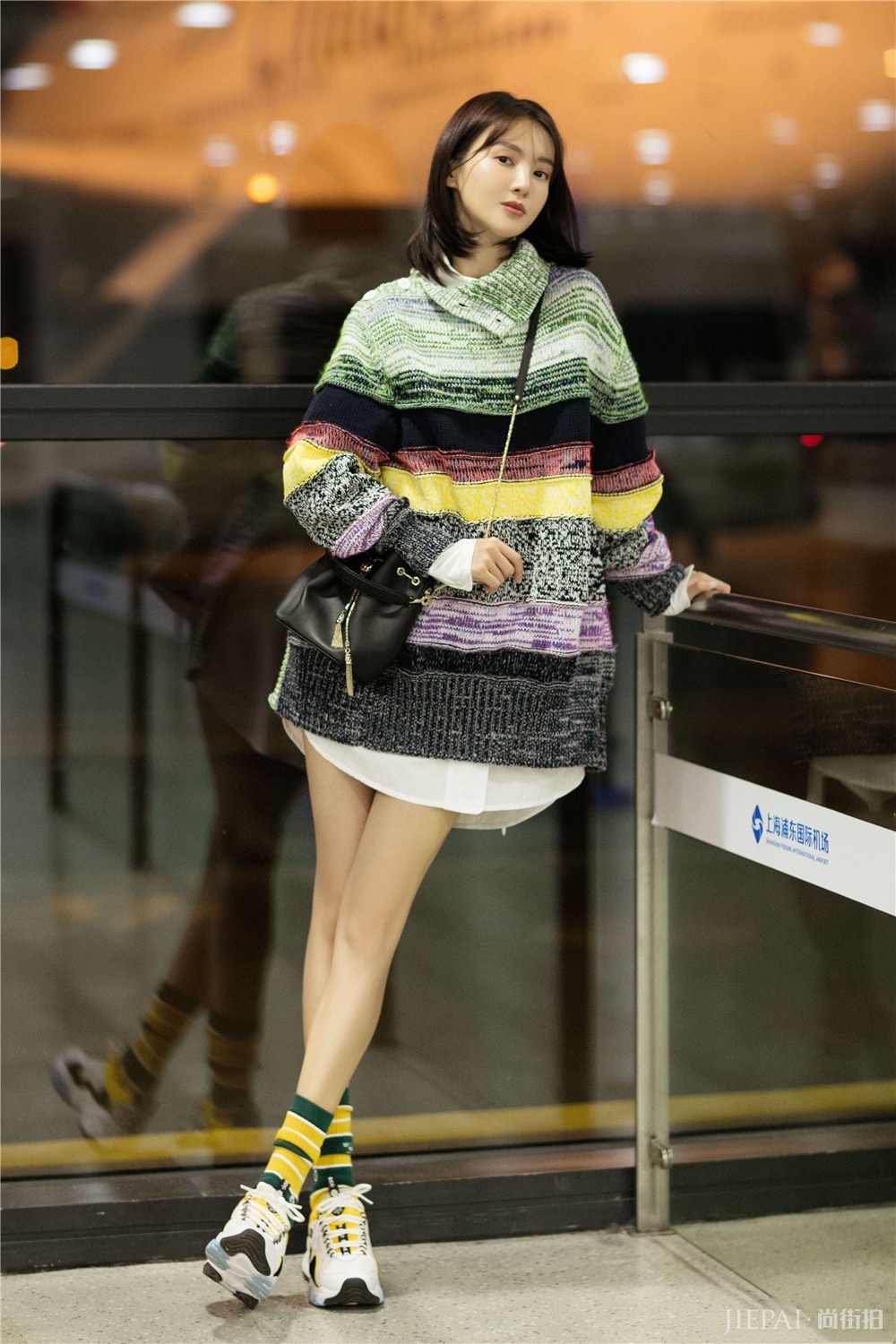 金晨一件毛衣就娇俏如18岁,好衣品太低调!