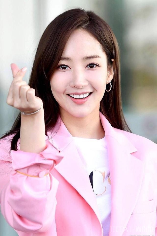 朴敏英左右脸不对称,难道是老了?