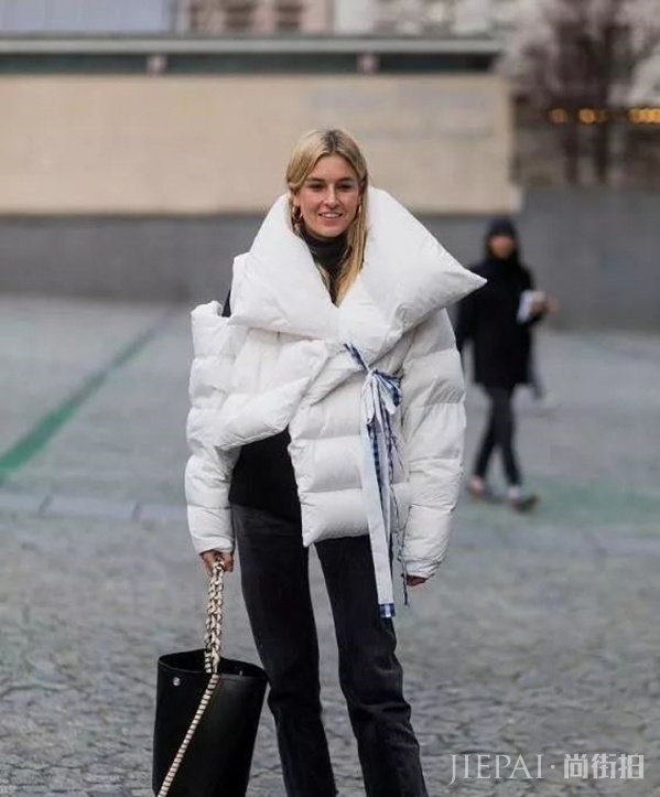 白色羽绒服怎么搭配好？洁白蓬松冬季魅力