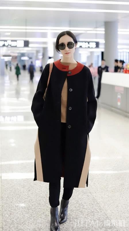 韩雪穿拼色大衣配驼色套头衫,高瘦女生这样穿显高级!