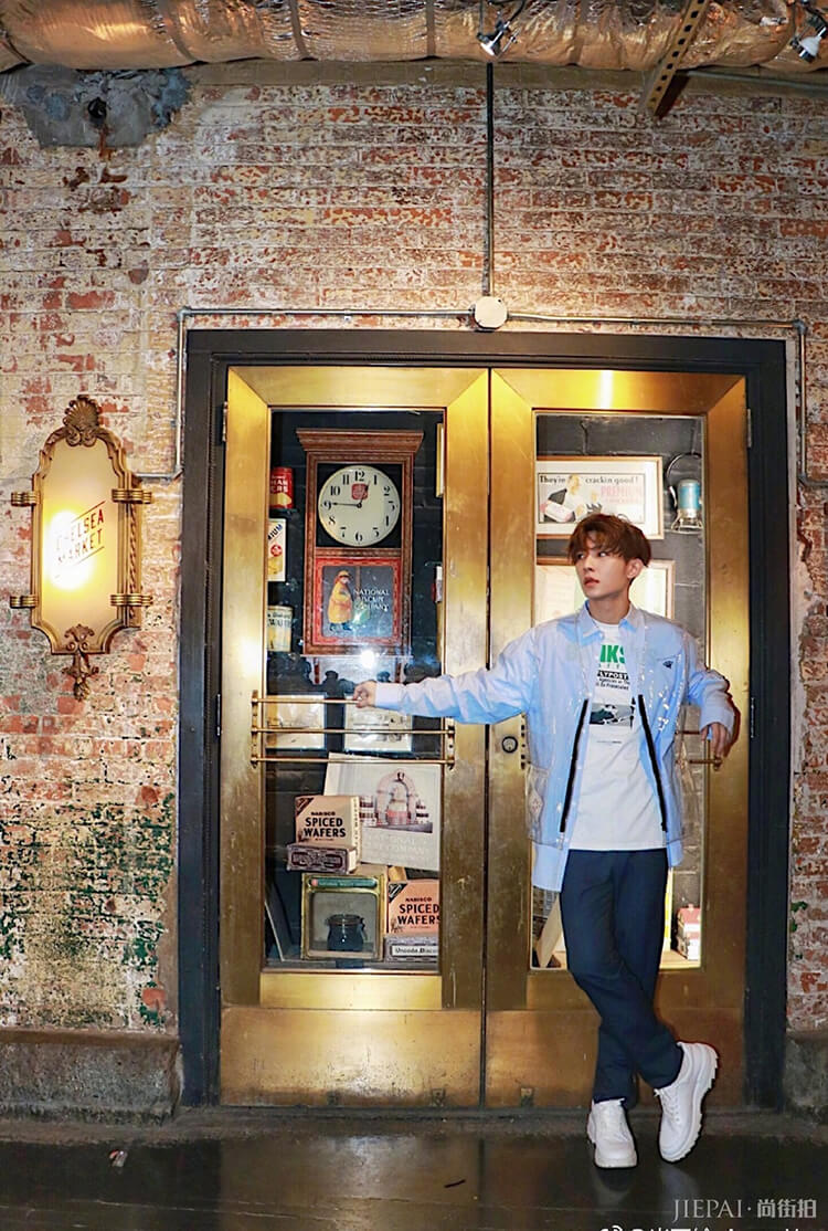 炎亚纶的2019街拍写真！