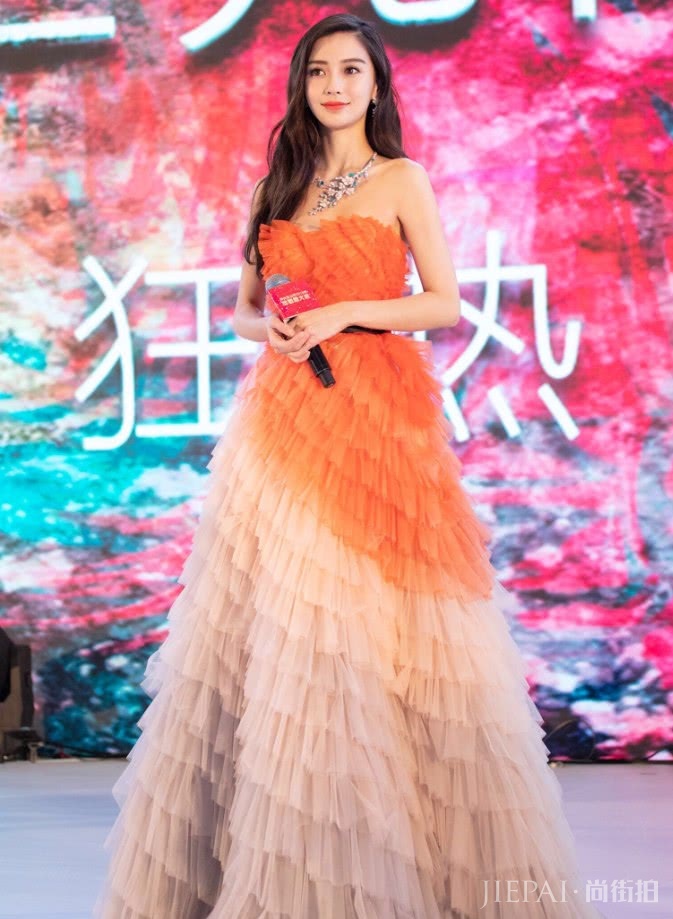 杨颖一袭简约白裙,颜值重回18岁!