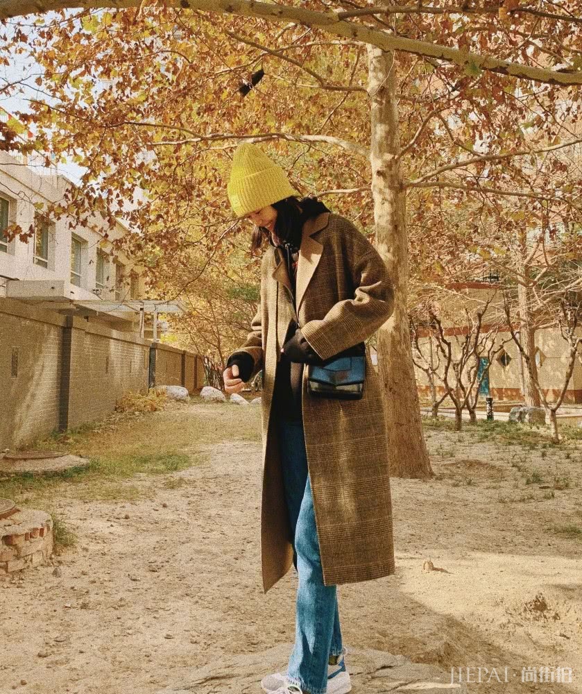 看刘雯穿长款大衣,成熟优雅也可以文艺清新