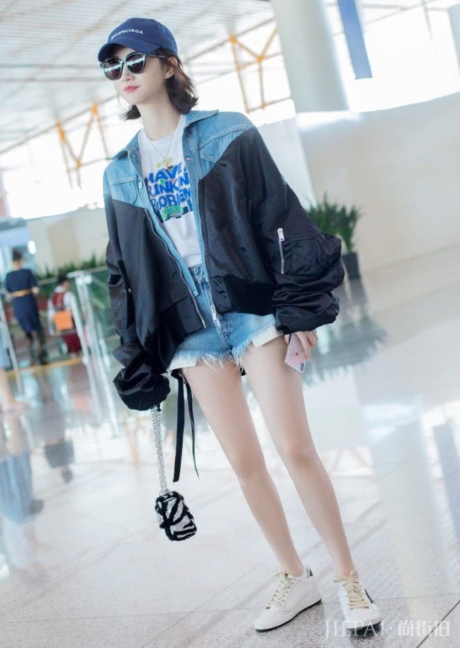 景甜妆容也太精致了吧？穿得像个大灯笼！