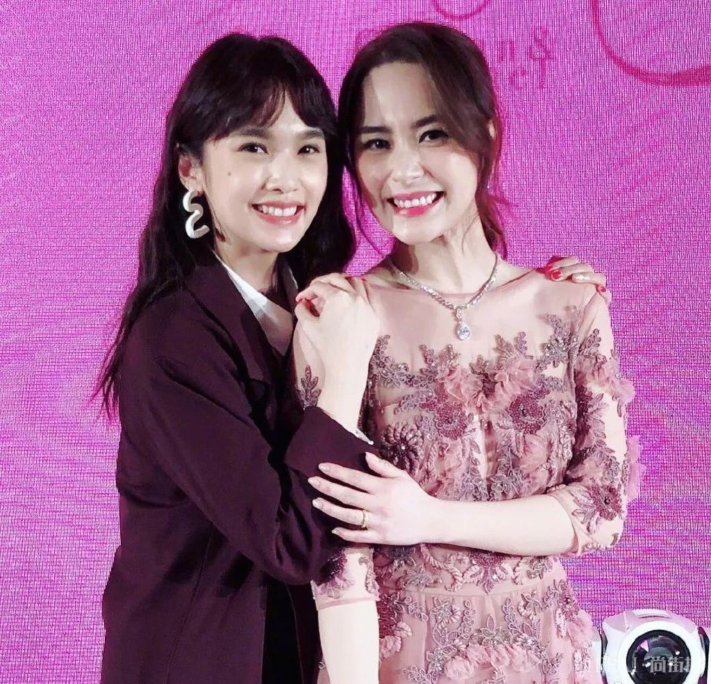 杨丞琳私服竟是一本“少女感”穿搭教科书