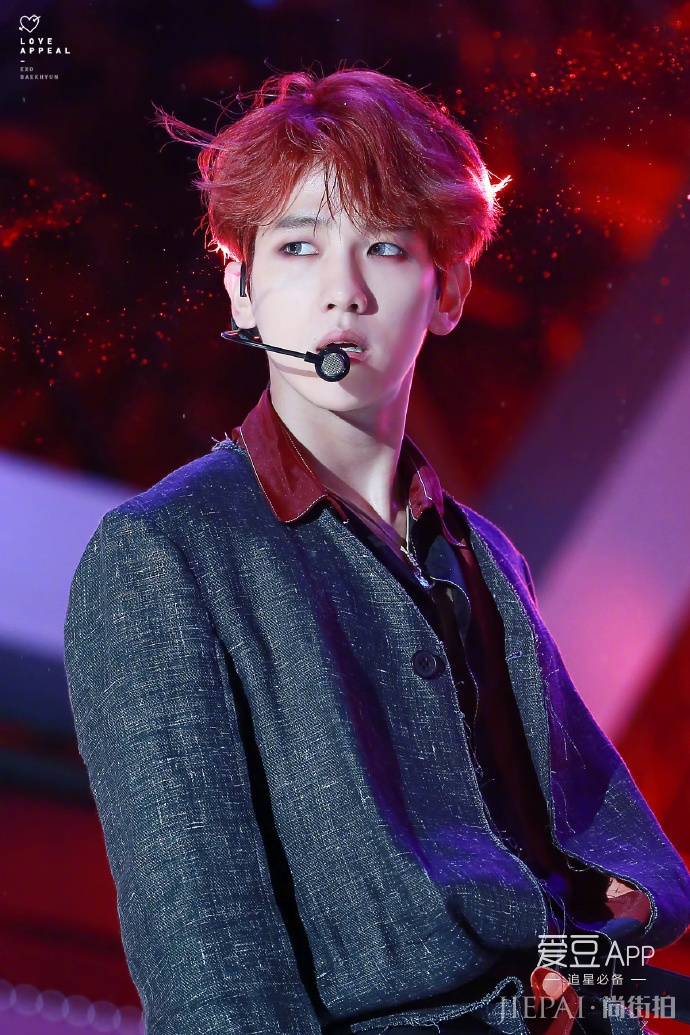 伯贤能完美驾驭任何发色，撩人而不自知！