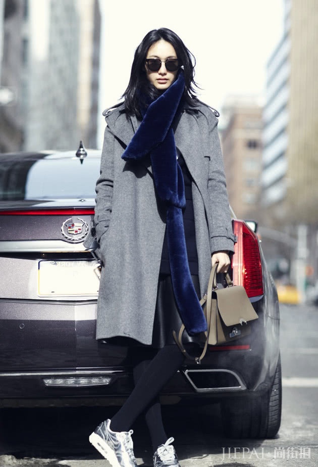 灰色大衣自带高级感的东方美,谁穿谁美
