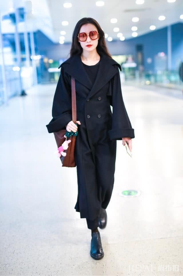 倪妮机场私服秀大片既视感！