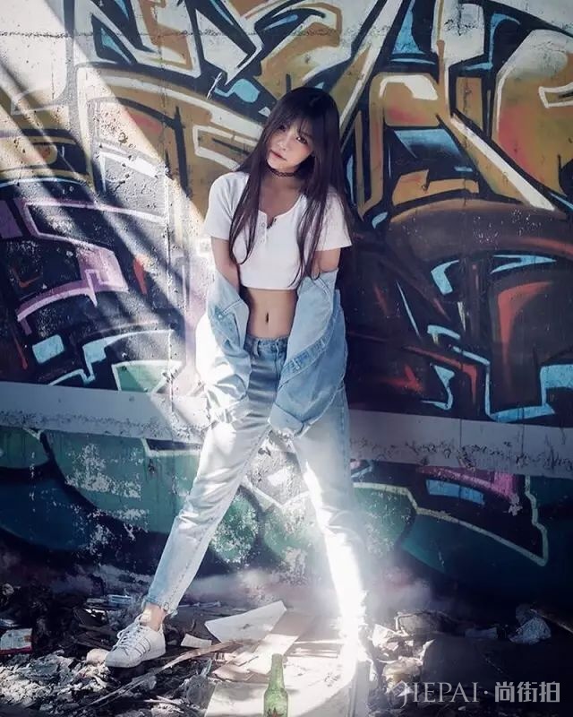 这个拥有性感猫嘴和大长腿的小姐姐，看一眼就忘不了！！