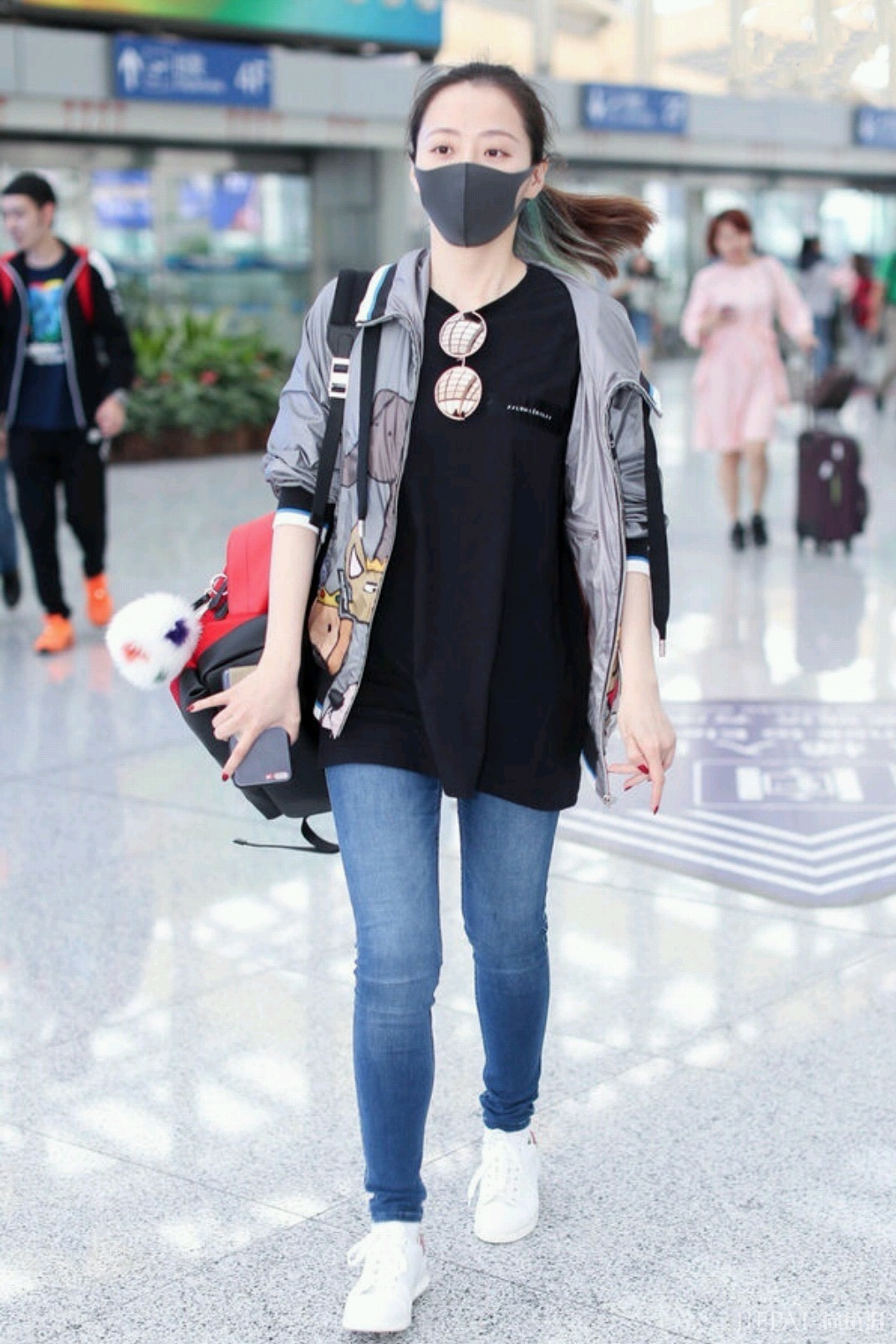 张靓颖的街拍造型太美了！