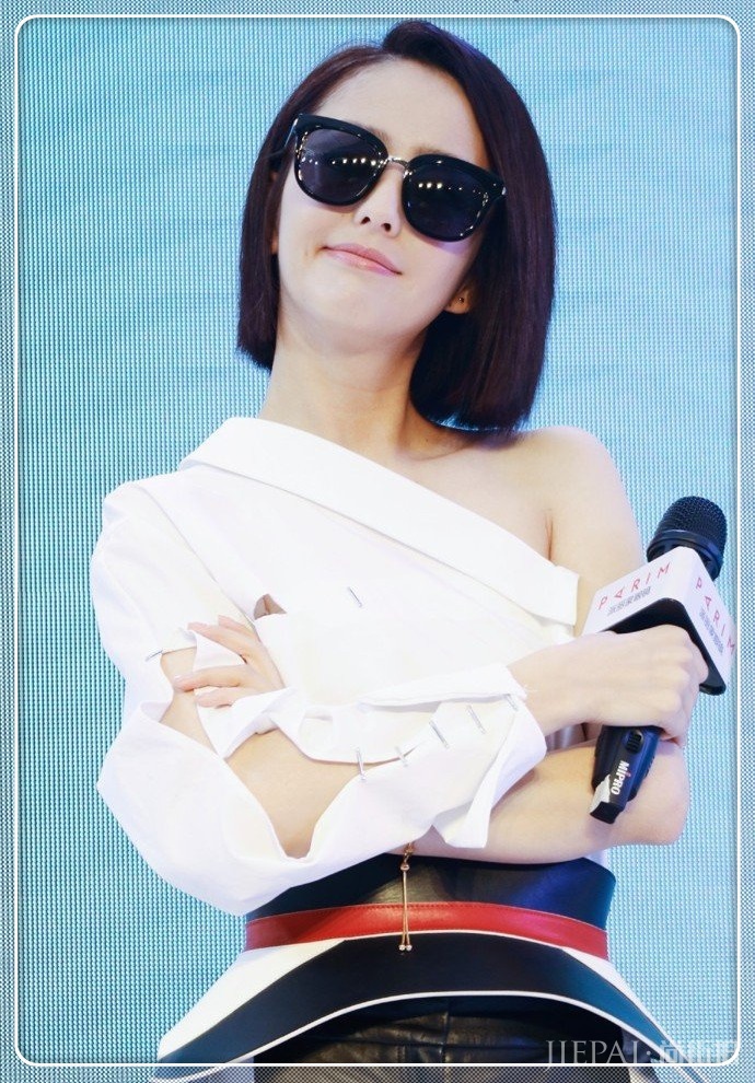 佟丽娅的露肩礼服,美到让人尖叫!