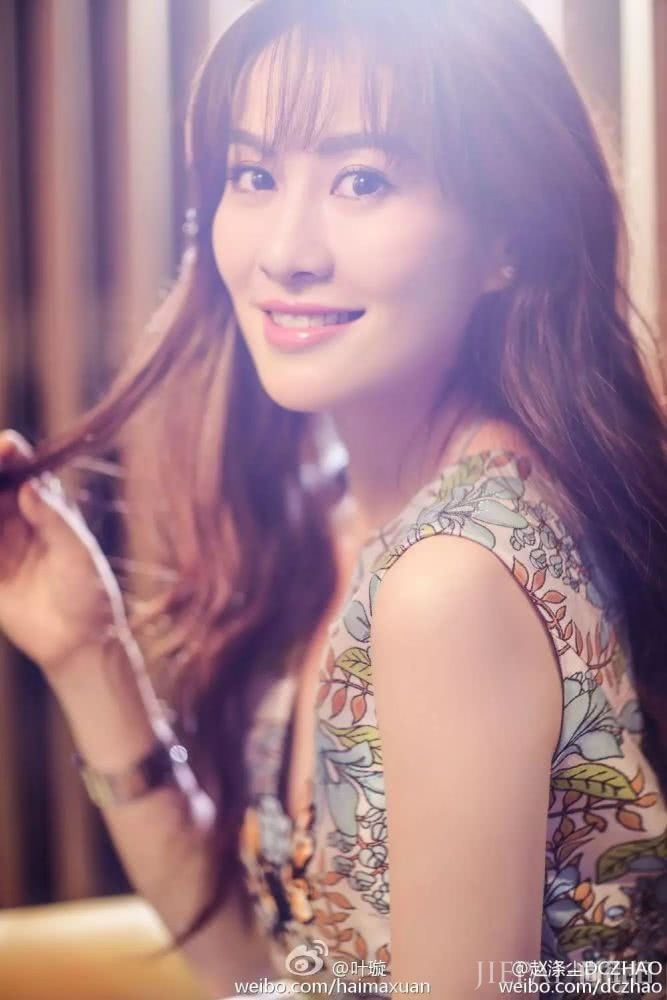 39岁的叶璇把人生过得有多精彩？看她的搭配就知道了