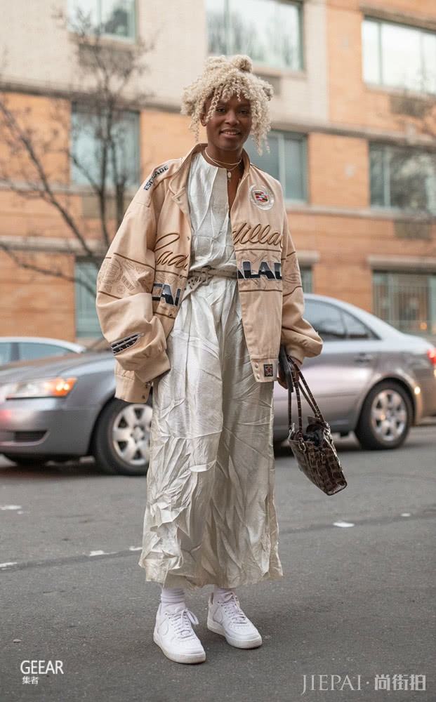 球鞋穿搭街拍集合！跟这些时尚博主穿出自己喜爱的搭配吧