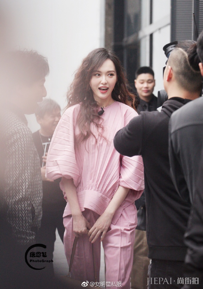 唐嫣吴谨言刘亦菲尝试泡面卷 戚薇宋祖儿最好看