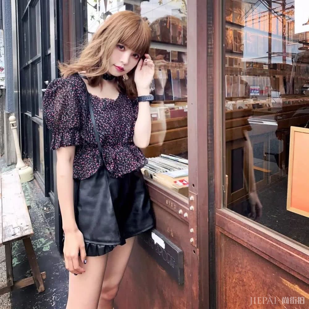 这位曾经带动日本100亿经济的潮流女王，如今全脸崩坏被网友酸