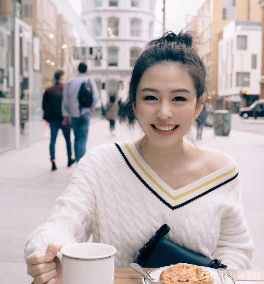 基因太强大！邱淑贞大女儿沈月越长越像她，笑起来太甜美