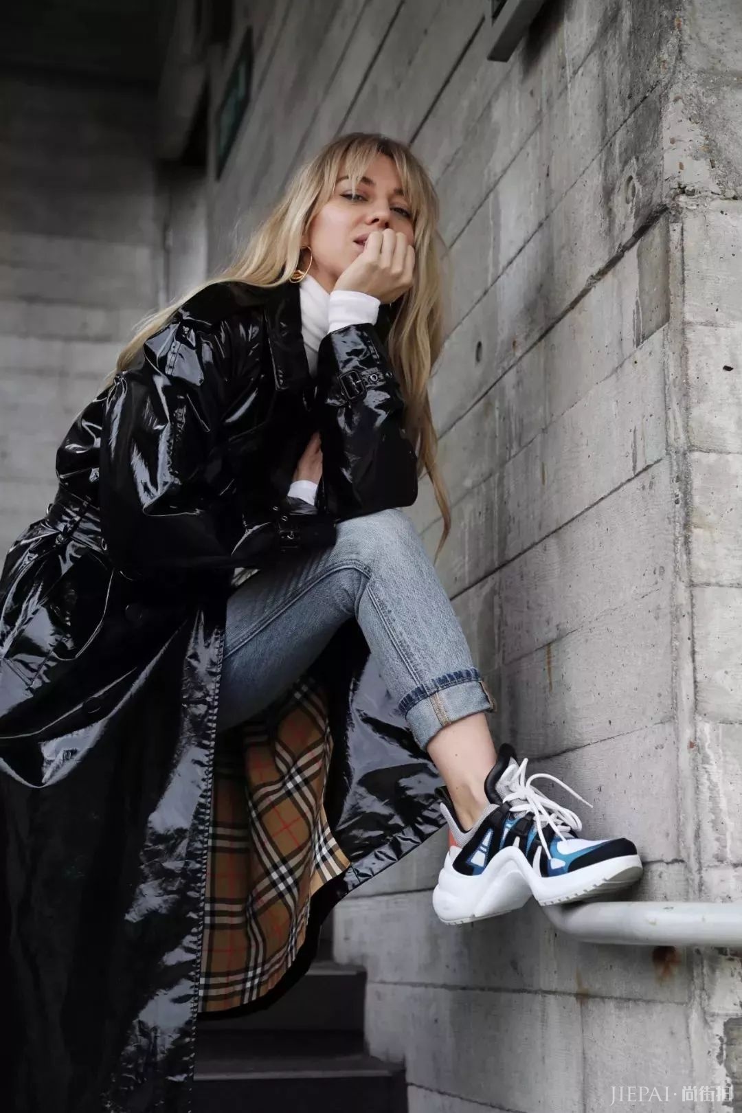 这双鞋子居然比小白鞋还要火，穿上它显瘦显高还能百搭！