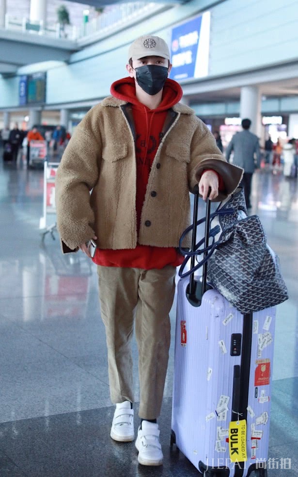 没想到邹凯是个时髦精!