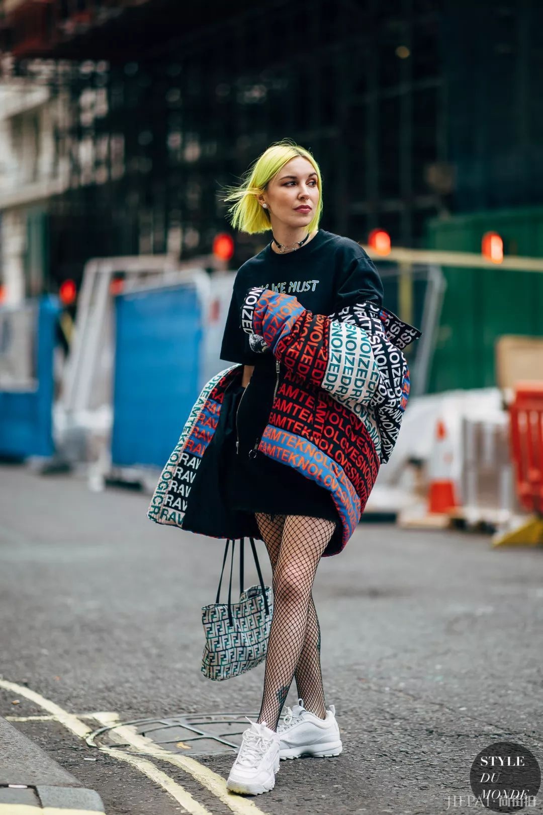 这双鞋子居然比小白鞋还要火，穿上它显瘦显高还能百搭！