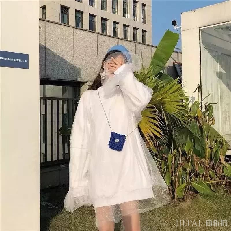 杨幂和宋茜的半身裙拼不过网红款?现在的女孩子穿衣风格越来越有范儿了