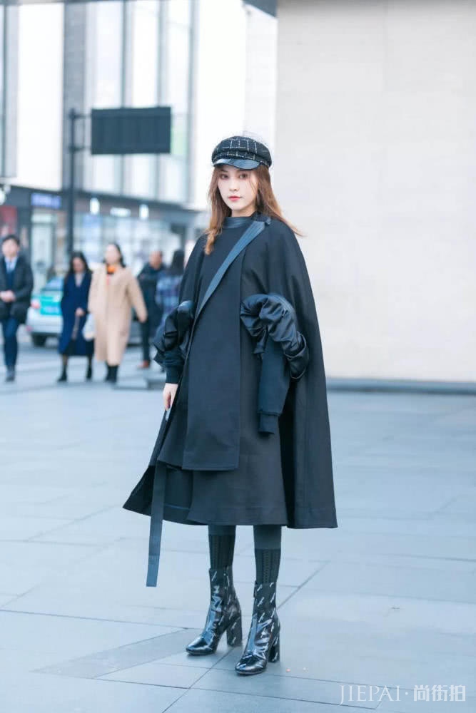 看街拍学搭配 这些简单的衣服搭配起来超显气质，还有高级感