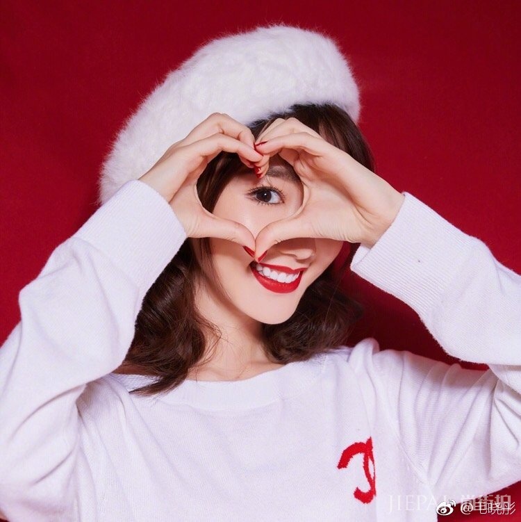 毛晓彤剪了新发型，美呆了