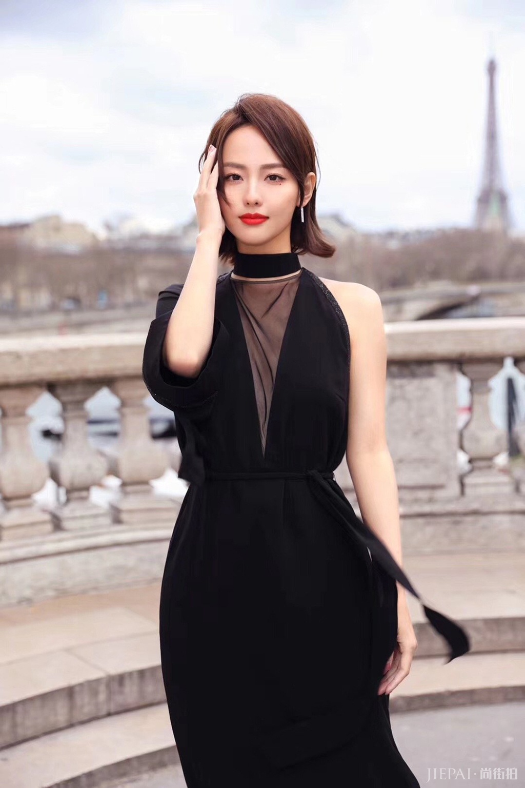 张嘉倪时装周接连5套造型，太美了！