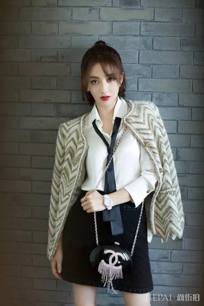 衬衫配裙子，越穿越心动