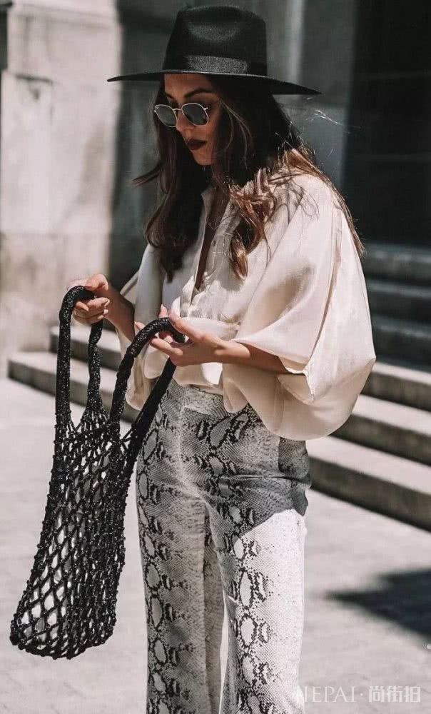 衬衫+九分裤=街拍中永不过时的气质搭配