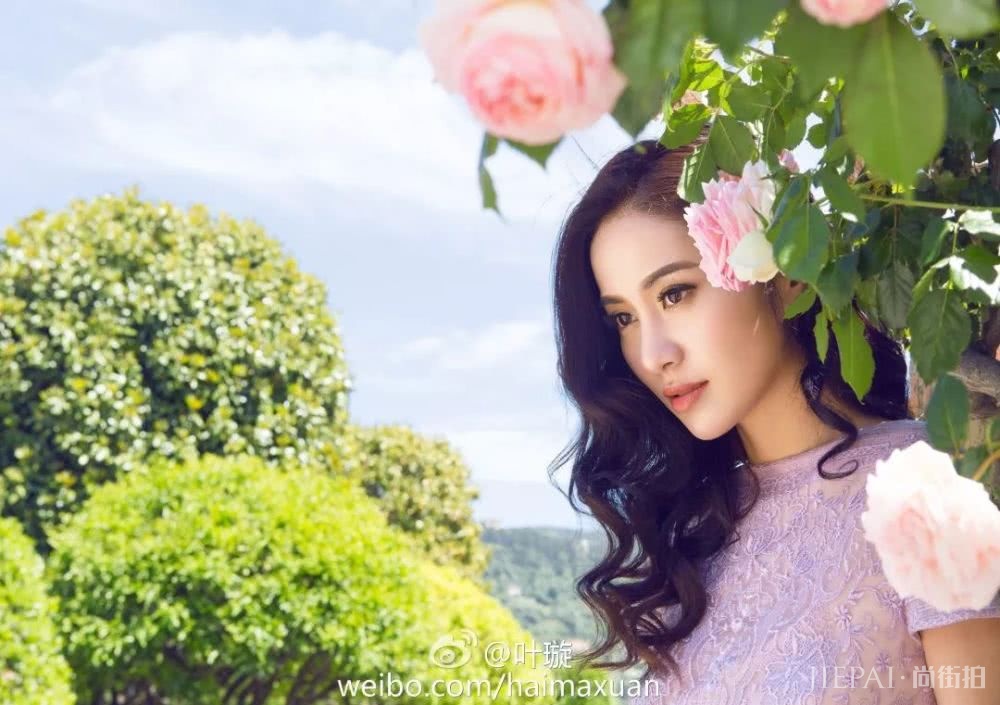 39岁的叶璇把人生过得有多精彩？看她的搭配就知道了