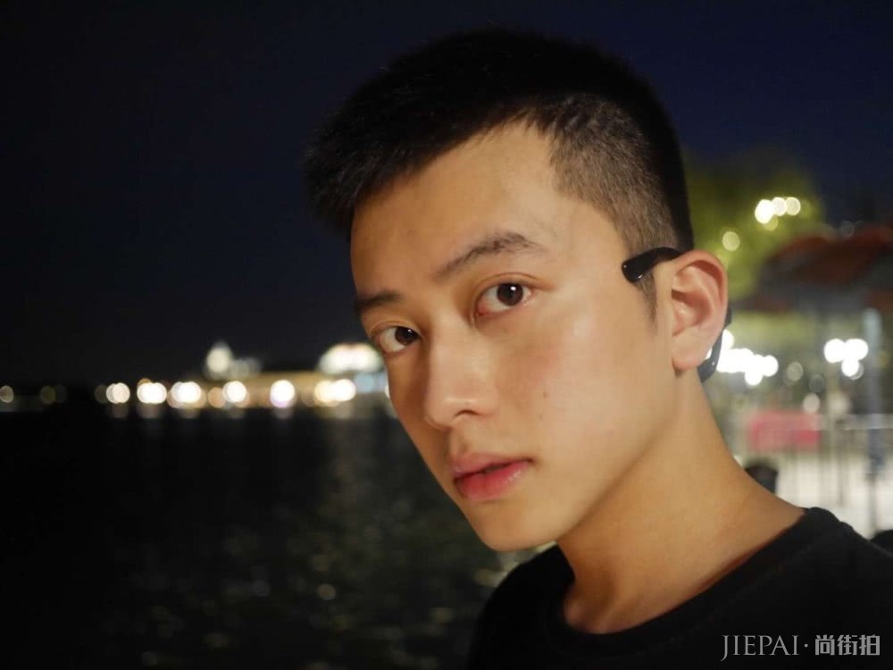 这个中国男模许庭嘉有颜值不张扬,默默登上英国最高端时尚杂志