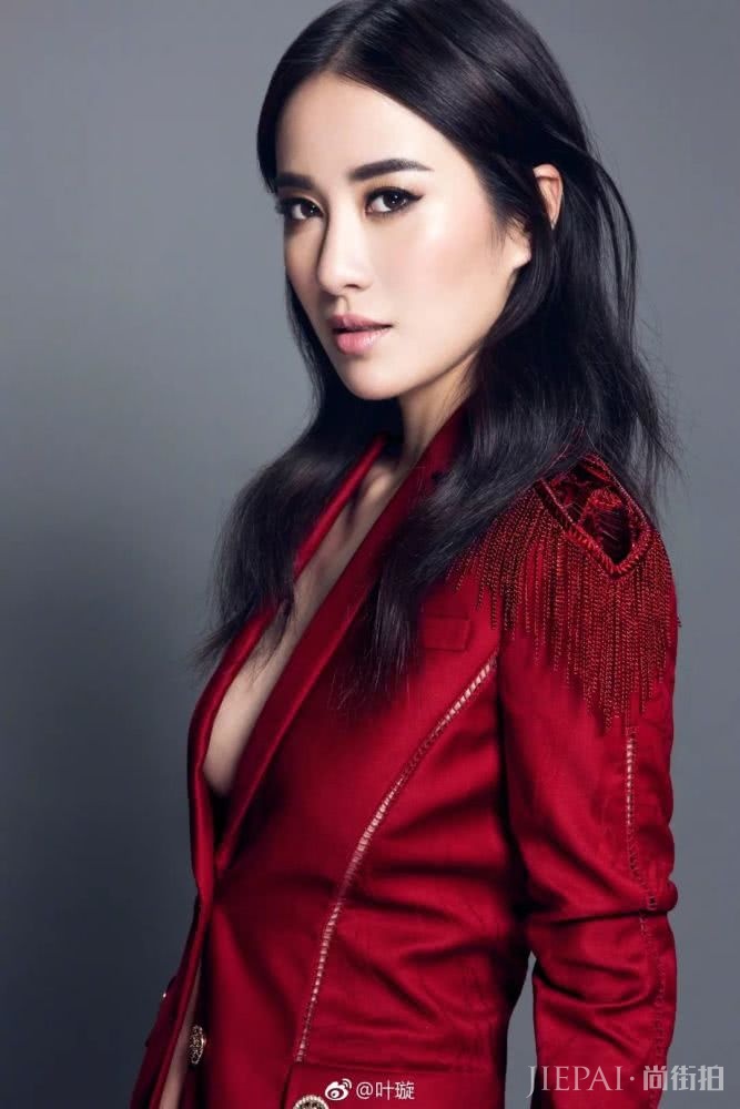 39岁的叶璇把人生过得有多精彩？看她的搭配就知道了