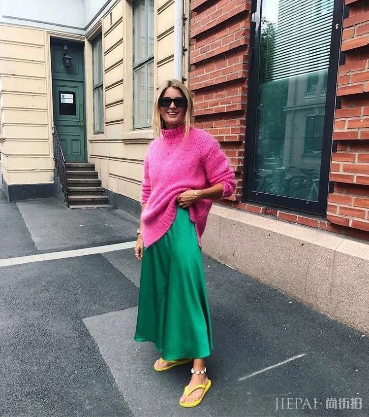 张扬的颜色+冷静的颜色 这个春季最好看的穿法