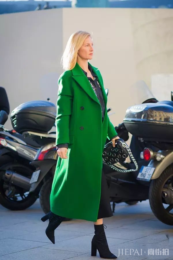 一本草木绿穿搭手册!学会让你2019年时尚一整年