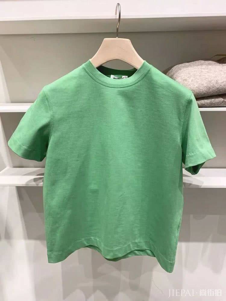 张扬的颜色+冷静的颜色 这个春季最好看的穿法