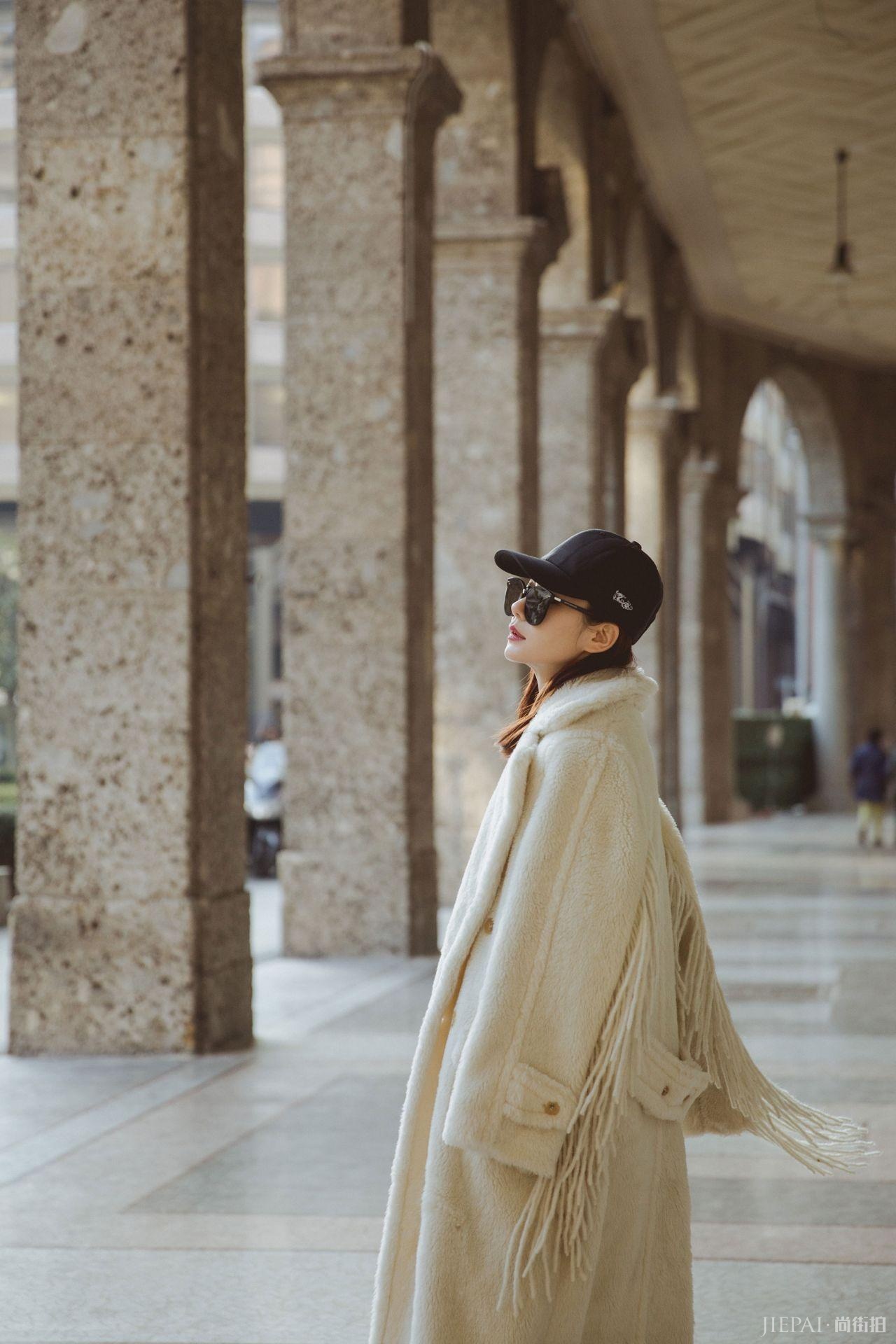 戚薇是米兰街头最亮的崽，我说的没错吧！