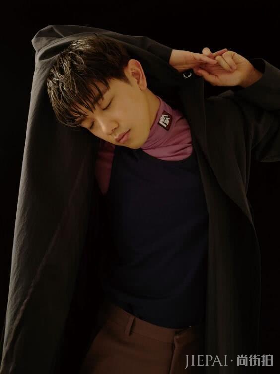 暖男外貌大受欢迎,被誉为“耳膜男友”,还是女团收割机?