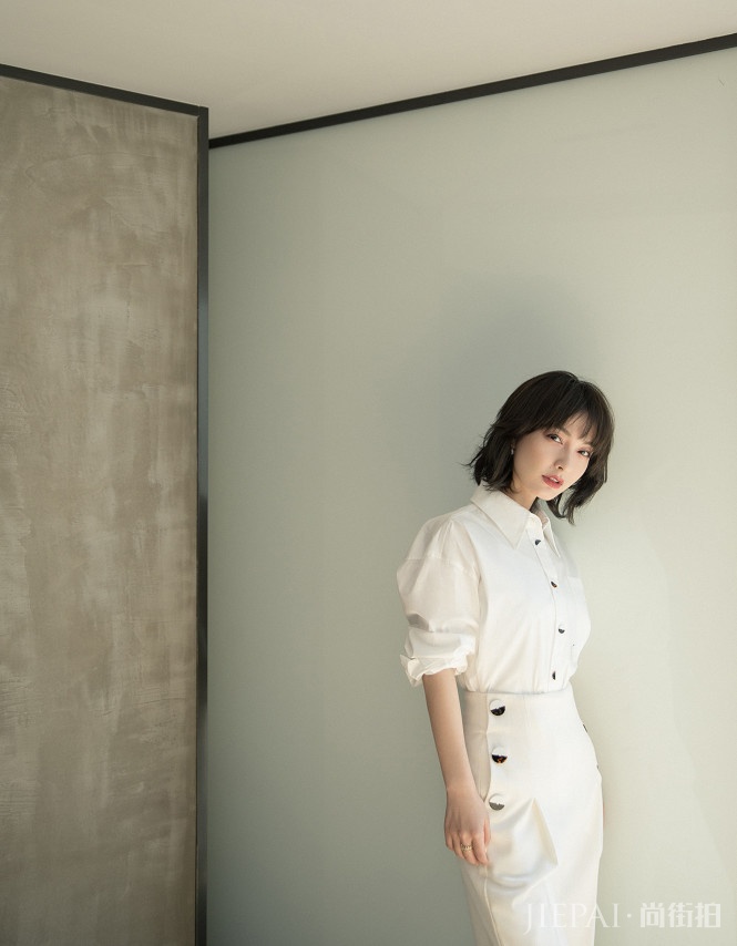 吴昕一身“圣母白”有点暖，但还是喜欢她大女孩样子