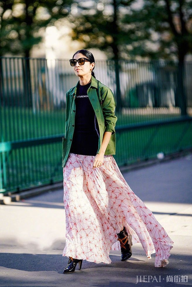 春季踏青穿什么?来一件碎花裙展现你的温柔和浪漫吧