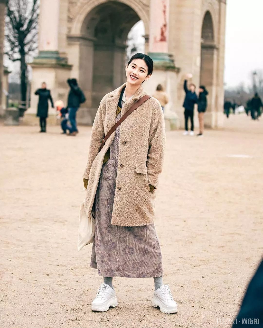 这双鞋子居然比小白鞋还要火，穿上它显瘦显高还能百搭！