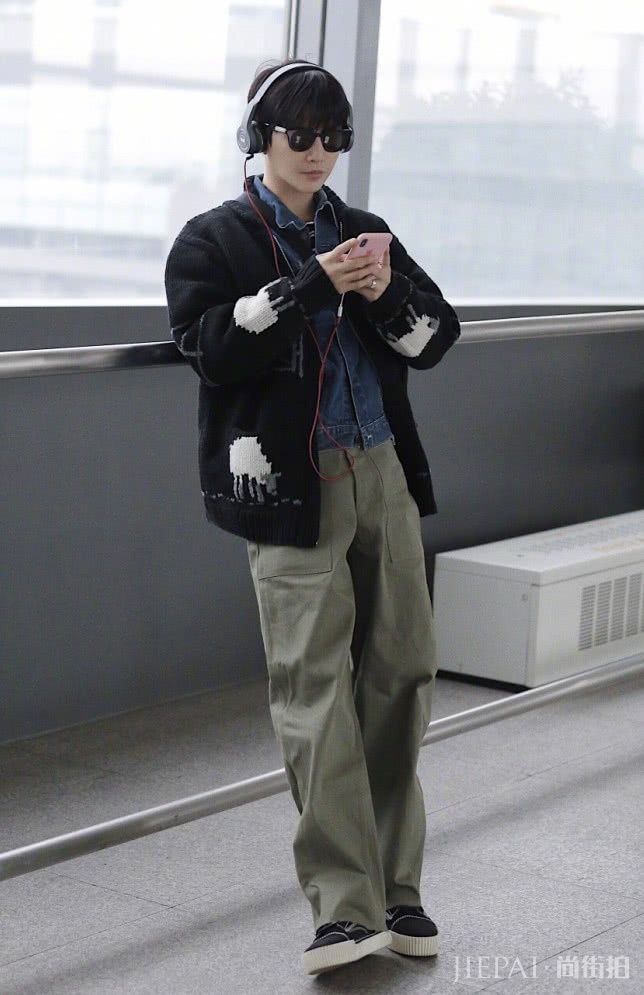 没想到邹凯是个时髦精!