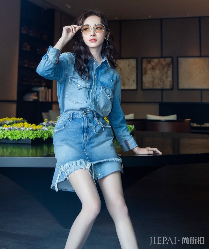 吴谨言捞金形象如巨星，生图公开真实身材，腿型粗糙惹人嘲