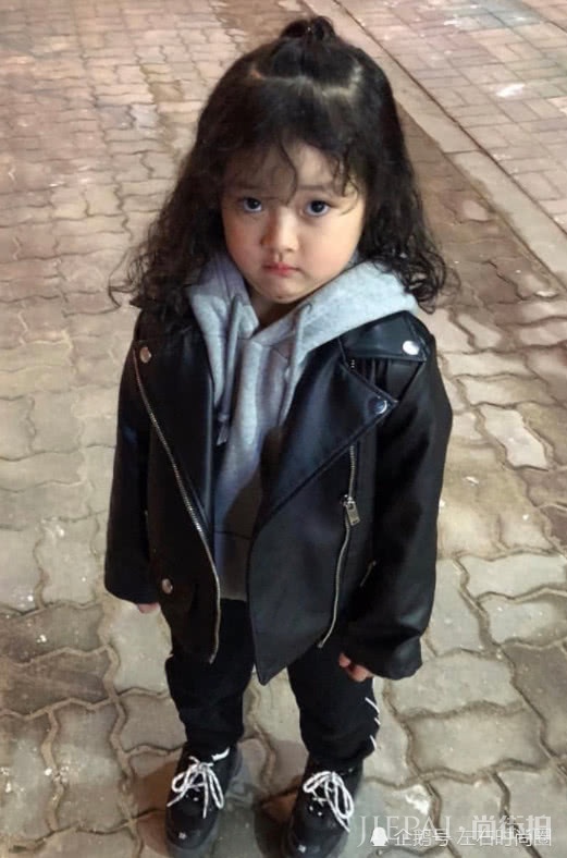 从表情包到小美女，权律二颜值开挂！长大后肯定惊艳众人