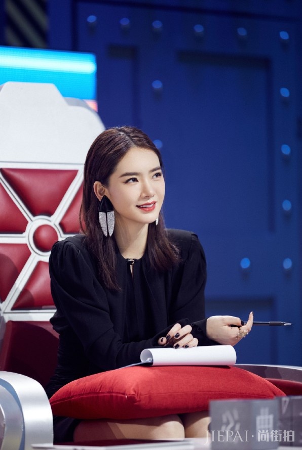 戚薇的气质穿搭，无人能比！