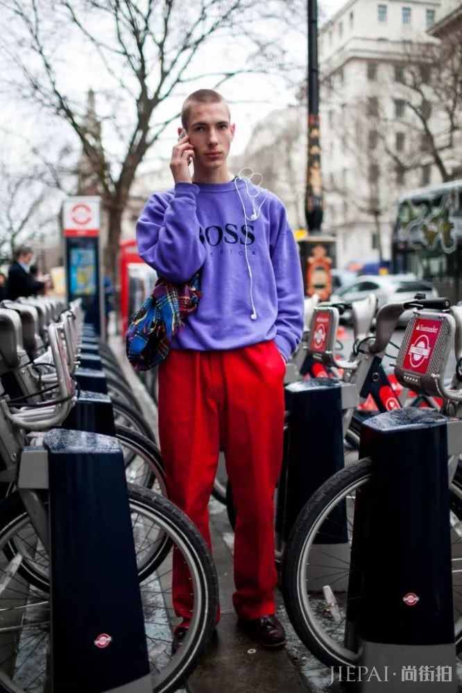 当年懒得穿的校服 摇身一变居然成了最潮时尚单品