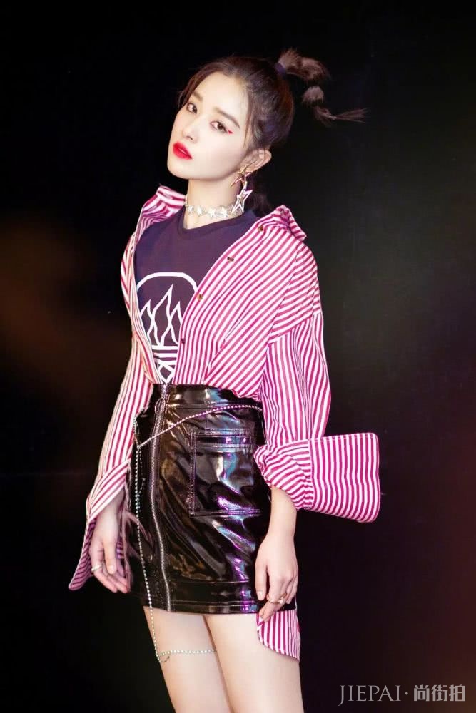 衬衫配裙子，越穿越心动