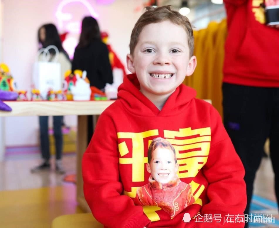 从表情包到小美女，权律二颜值开挂！长大后肯定惊艳众人