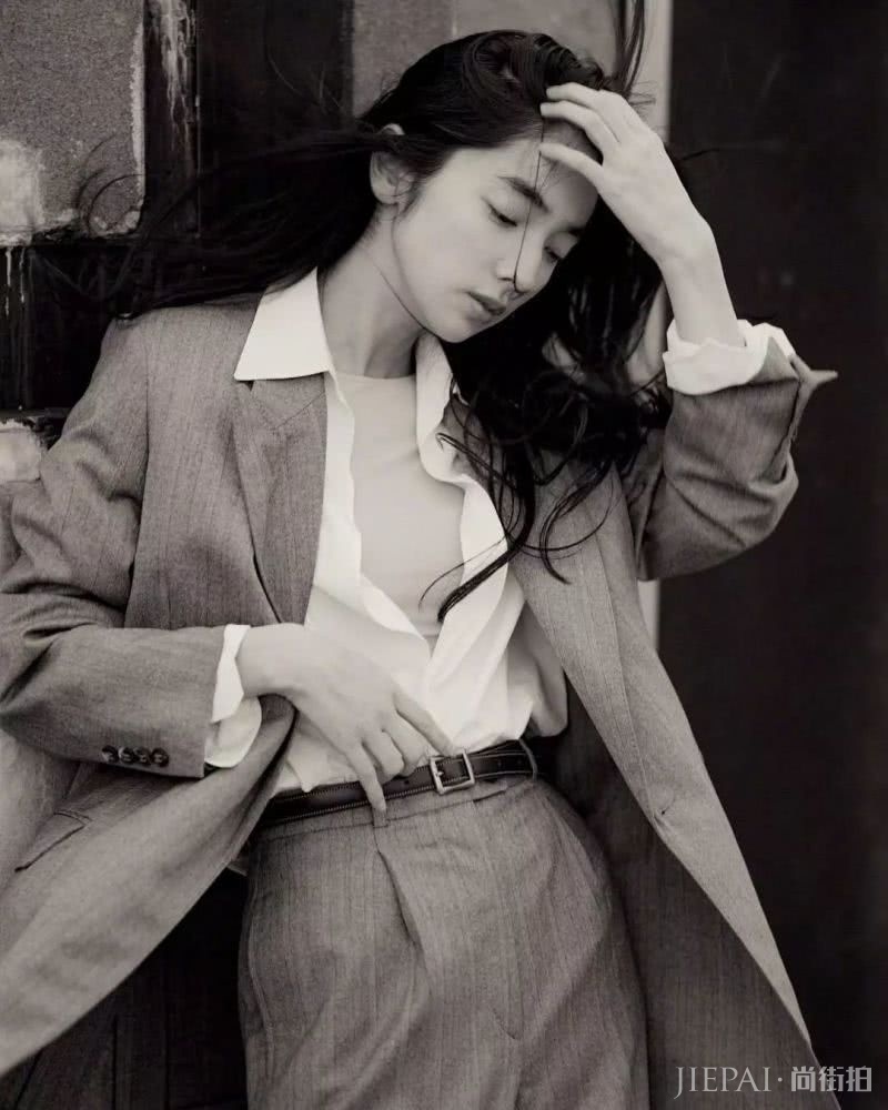 霓虹颓丧美少女 “雌雄同体”的英气长相让人过目不忘