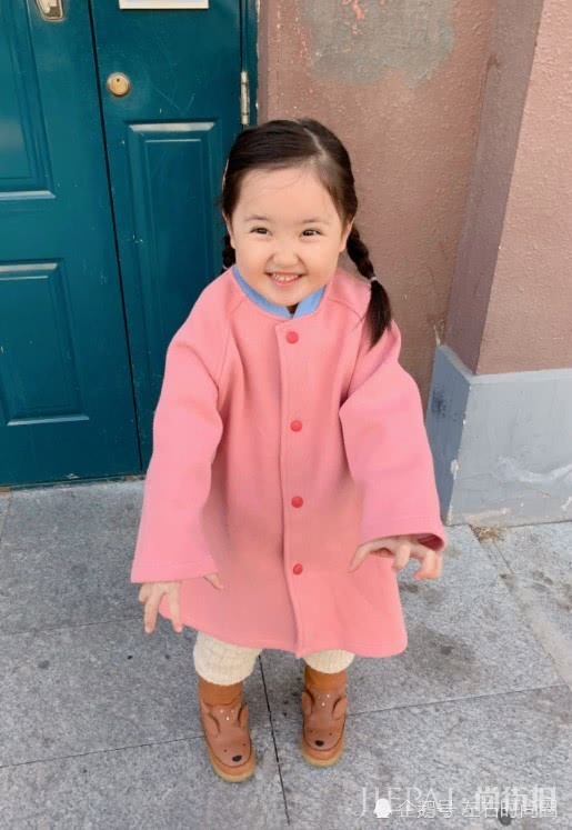 从表情包到小美女，权律二颜值开挂！长大后肯定惊艳众人