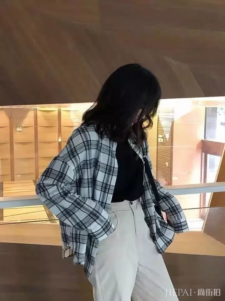 杨幂和宋茜的半身裙拼不过网红款?现在的女孩子穿衣风格越来越有范儿了